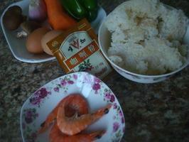 咖喱虾仁炒饭的做法步骤1