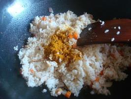 咖喱虾仁炒饭的做法步骤5