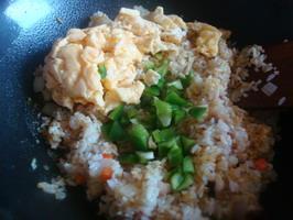 咖喱虾仁炒饭的做法步骤6
