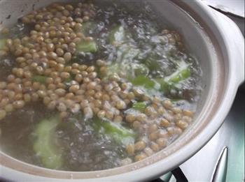苦瓜黄豆排骨汤的做法步骤5