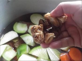 罗汉果煲猪骨汤的做法步骤3