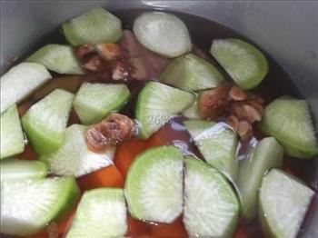 罗汉果煲猪骨汤的做法步骤4
