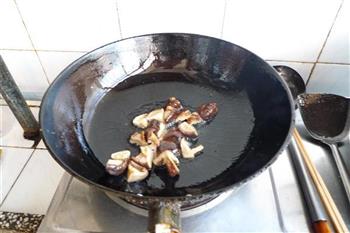 腊肠香菇油菜的做法步骤4