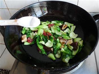 腊肠香菇油菜的做法步骤8