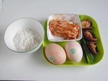 韩国泡菜鸡蛋饼的做法步骤1