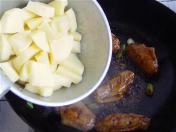 土豆烧鸡翅的做法图解6
