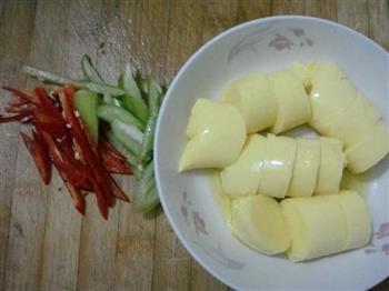 青椒炒日本豆腐的做法步骤1