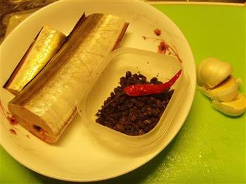 蒜茸豉椒蒸鳗鱼的做法步骤1