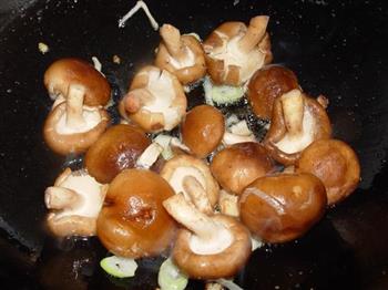 香菇青椒炒腊肠的做法步骤5