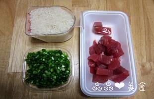 葱香鲔鱼蓉饭的做法步骤1