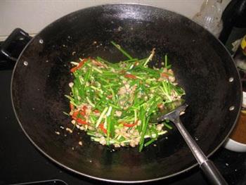 椒丝韭菜炒沙蚬的做法步骤6
