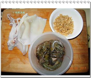 干贝菌菇海鲜汤的做法步骤1