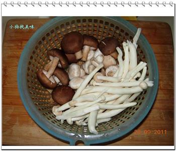 干贝菌菇海鲜汤的做法步骤3