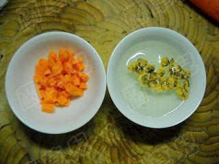 菊花胡萝卜粥的做法步骤2