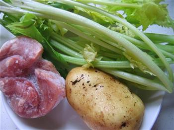 土豆芹菜炒肉丝的做法步骤1