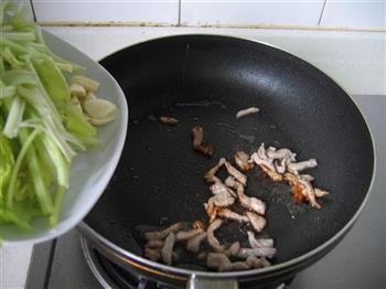 土豆芹菜炒肉丝的做法步骤5