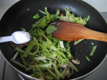 土豆芹菜炒肉丝的做法步骤6