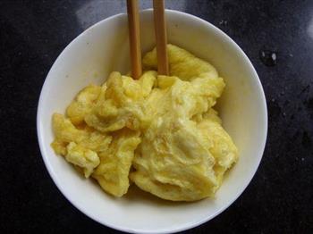 韭黄炒鸡蛋的做法图解7