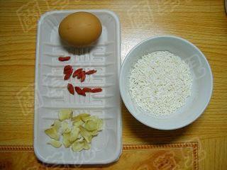 百合蛋黄粥的做法步骤1