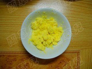 百合蛋黄粥的做法步骤3