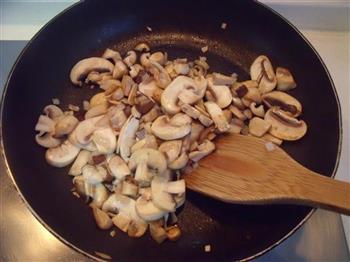 鸡肉蘑菇焖饭的做法图解5