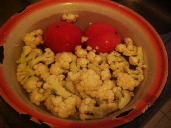 西红柿炒菜花的做法步骤2