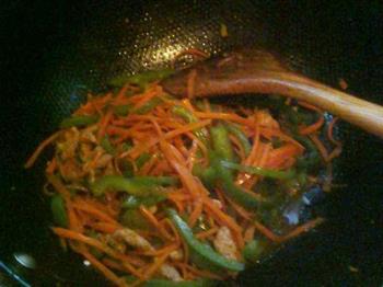青椒胡萝卜炒肉丝的做法步骤12