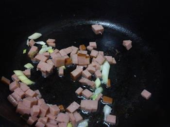 香菇火腿炒饭的做法步骤3