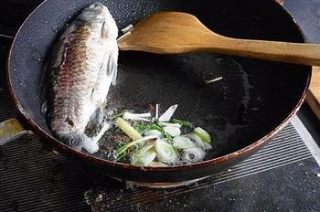 鲜美鱼汤小火锅的做法步骤7