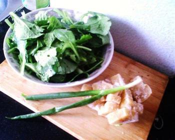 小白菜炖冻豆腐的做法步骤1