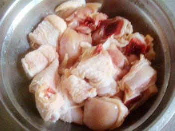 红烧栗子鸡的做法步骤2