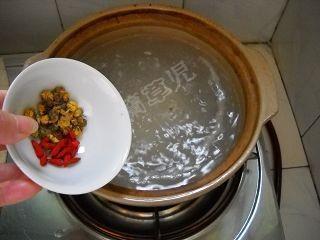 红枣薏仁菊花粥的做法步骤6