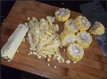 南瓜玉米排骨汤的做法步骤2