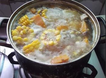 南瓜玉米排骨汤的做法步骤4