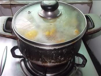 南瓜玉米排骨汤的做法步骤5