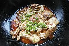 螃蟹辣豆腐的做法步骤11
