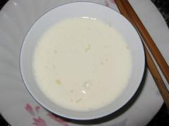 蜜豆蛋清炒牛奶的做法步骤3
