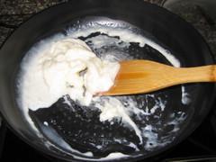 蜜豆蛋清炒牛奶的做法步骤4