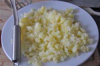 熏鱼焗土豆的做法步骤4