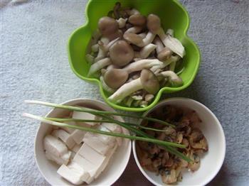 白玉菌菇蛤蜊汤的做法步骤1