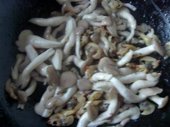 白玉菌菇蛤蜊汤的做法图解3