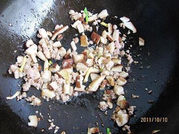 香菇肉末烧豆腐的做法步骤4