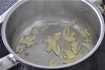 薄荷豌豆奶油汤的做法图解2