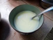 牛奶炖蛋的做法图解2