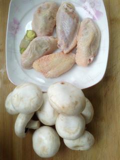 双孢菇烧鸡中翅的做法步骤1