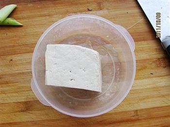 蒜汁豆腐的做法步骤1