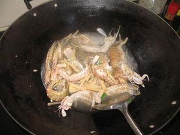 盐水濑尿虾的做法步骤3