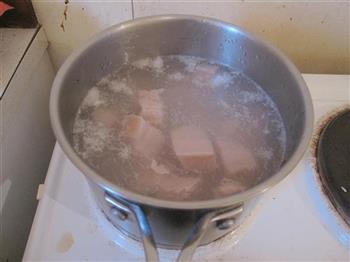 茶树菇红烧肉的做法步骤2