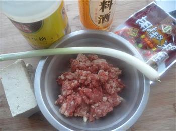 香煎牛肉豆腐饼的做法步骤1