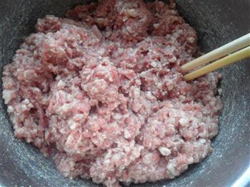 烫面牛肉蒸饺的做法步骤3
